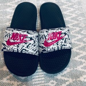 Nike slides